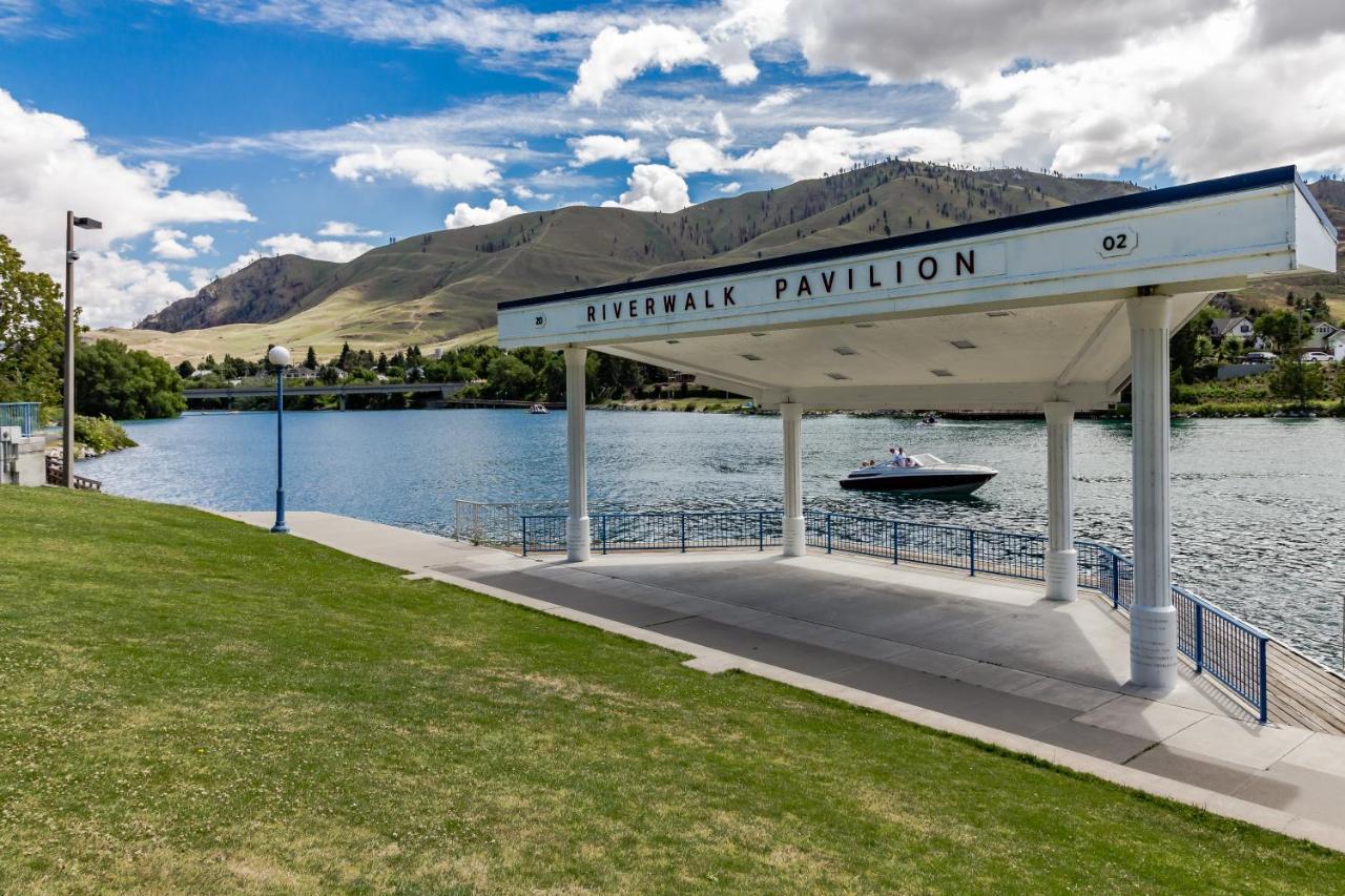 Chelan Resort Suites: Water Sunset  Exterior foto