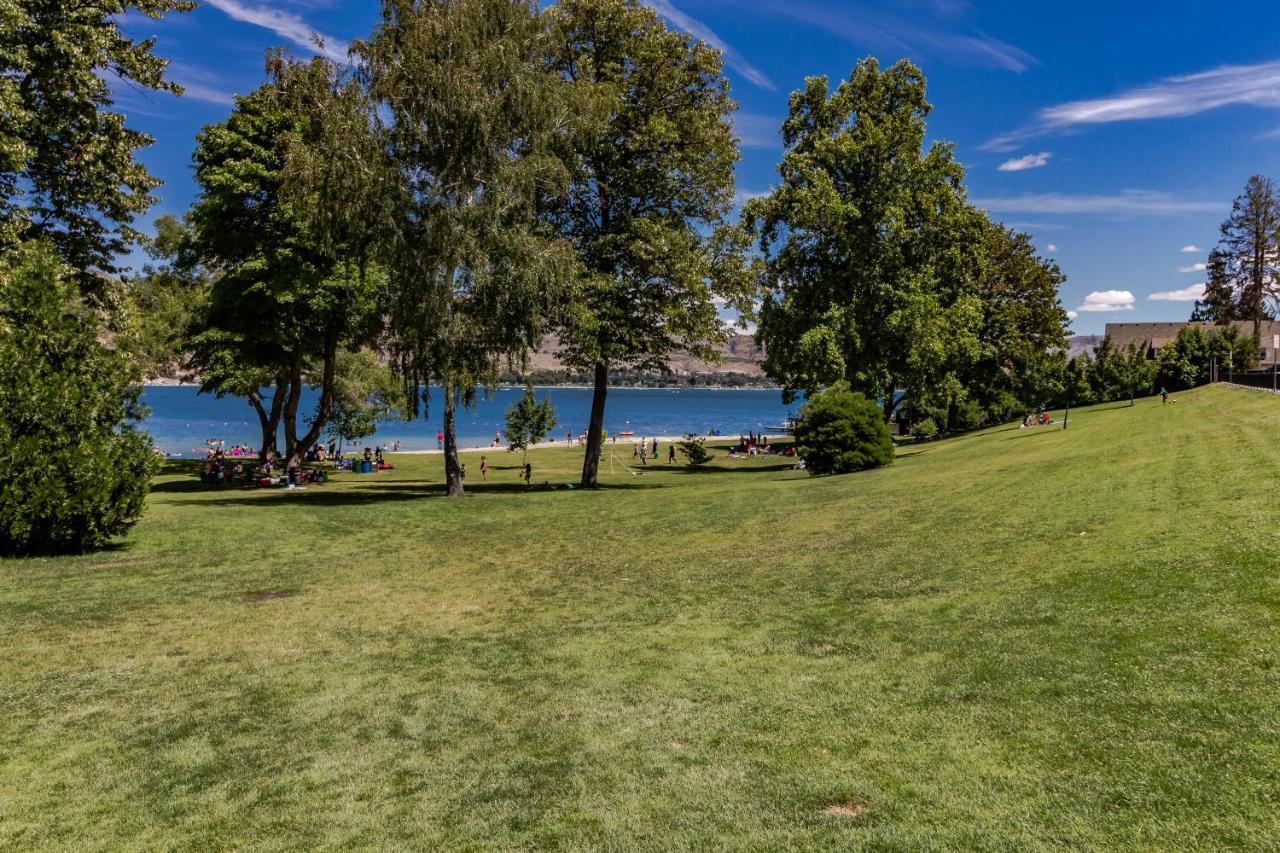 Chelan Resort Suites: Water Sunset  Exterior foto