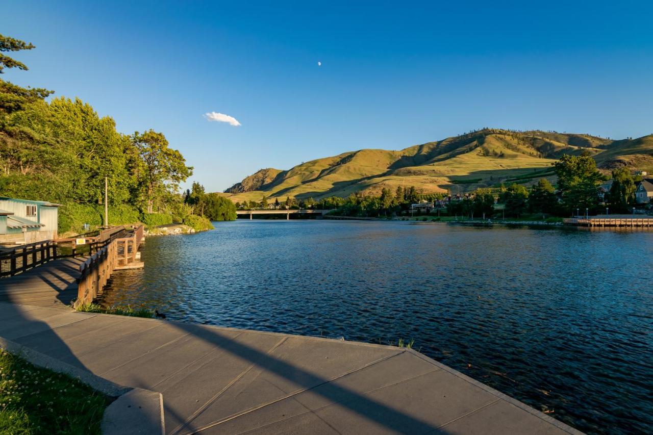 Chelan Resort Suites: Water Sunset  Exterior foto